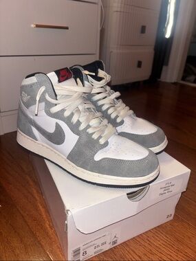 Nike Women’s Mid-Top Sneakers - White & Light Gray